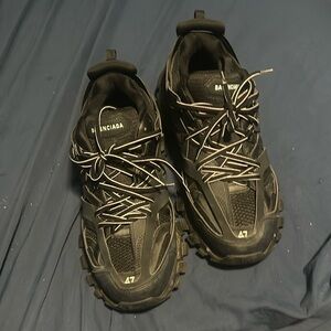 I wore these shoes like 5 times and they a lil dirty but easy to clean lmk